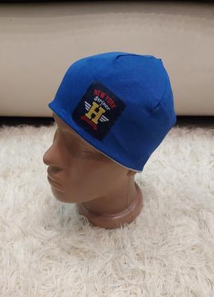 Трикотажная шапка с эмблемой