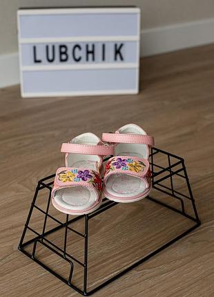 Босоножки нежно-розовые с вышивкой для девочек "сказка".