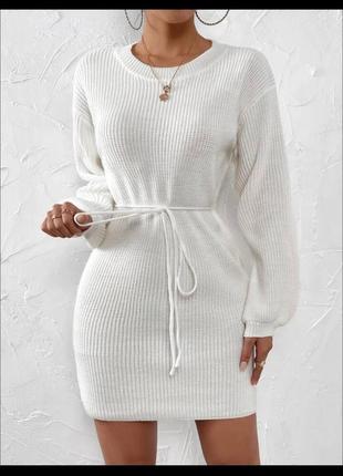 Платье короткое вязаное с длинными рукавами приталено мини с поясом платье теплая стильная базовая белая бежевая2 фото
