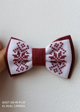 Галстук-бабочка с бордовой вышивкой детский3 фото