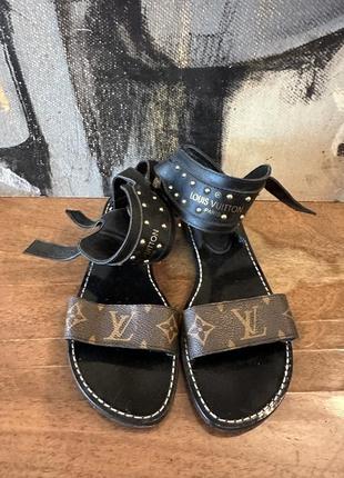 Босоніжки louis vuitton