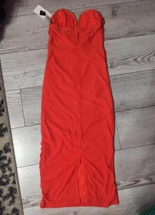Обтягивающее оранжевое платье миди от plt с драпировкой6 фото