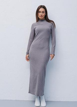 Довга сукня-футляр сірого кольору7 фото
