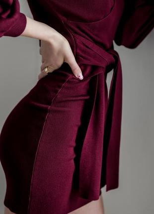 Трикотажна сукня міді кольору марсала із поясом7 фото
