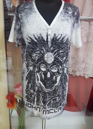 Модная футболка