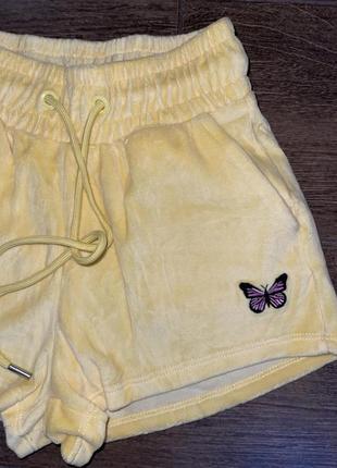 Велюровые короткие шорты bershka размер  xs  желтые  с вышивкой7 фото
