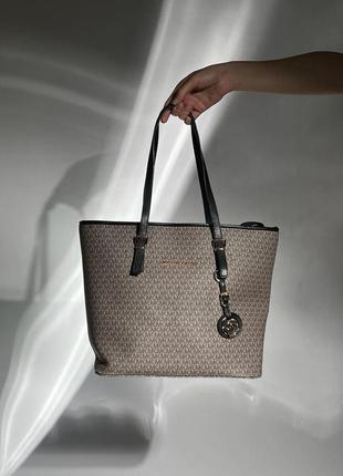 Серая женская сумка michael kors sullivan large tote9 фото