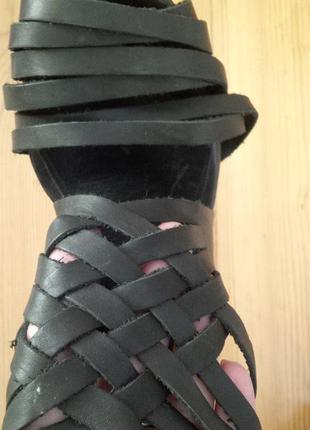 Оригінальні шкіряні туфлі на високому каблуці2 фото