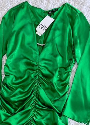Зеленое атласное платье zara1 фото