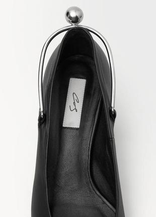 Шкіряні туфлі човники з декоративними сферами cos atelier  11952520019 фото