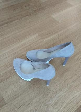 Нюдовые замшеві туфлі respect