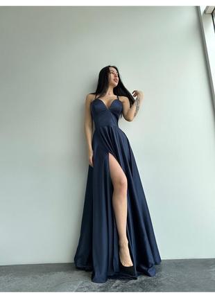 Сукня довга атласна жіноча вечірня з розрізом синя3 фото