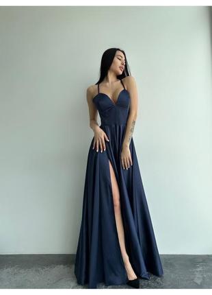 Сукня довга атласна жіноча вечірня з розрізом синя2 фото