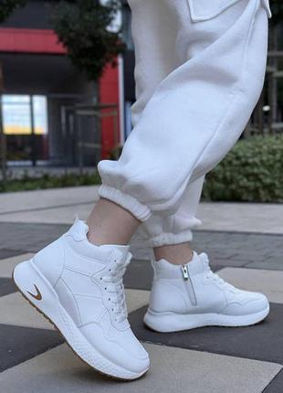 Белые зимние кроссовки, белые кроссовки1 фото