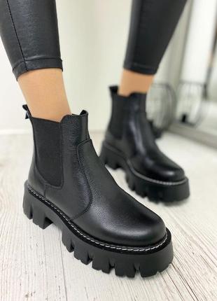 Чорні черевики із натуральної шкіри