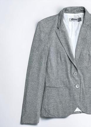 Однотонний жіночий піджак stradivarius s/36