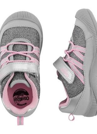Зручні і супер стильні кросівки для дівчинки oshkosh ошкош оригінал