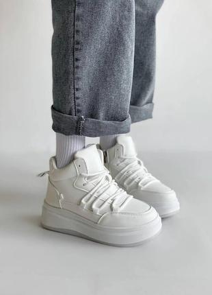 Утепленные кроссовки в трендовом дизайне3 фото