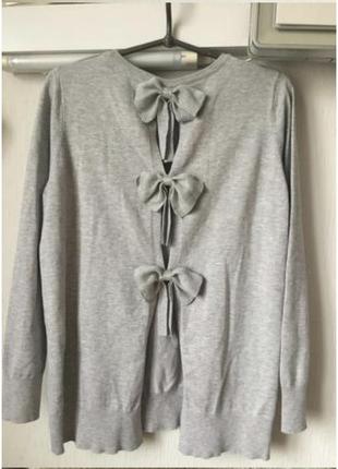 Свитерок с бантиками по спинке