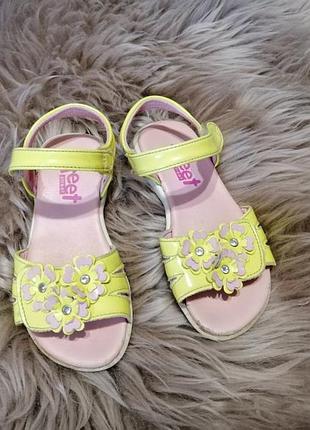 Босоніжки для дівчинки feet street р. 26