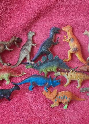 Набор из 16 диназавров.