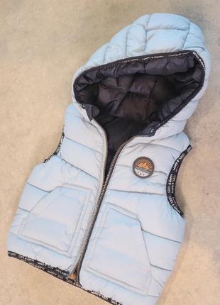 Двусторонний детский теплый жилет безрукавка с карманами и капюшоном5 фото