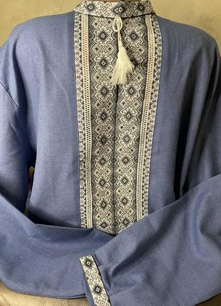 Стильная мужская вышиванка на синем полотне ручной работы. ч-17365 фото