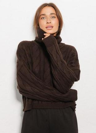 Вязаный темно-шоколадный женский свитер с крупными косами modna kazka mkar200251-4