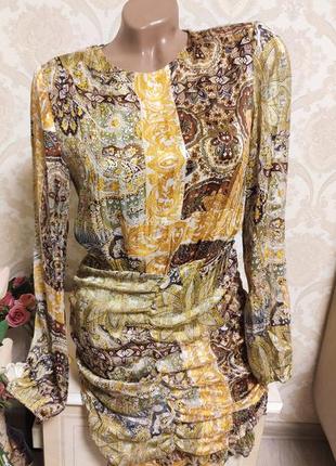 Дуже гарна ошатна сукня