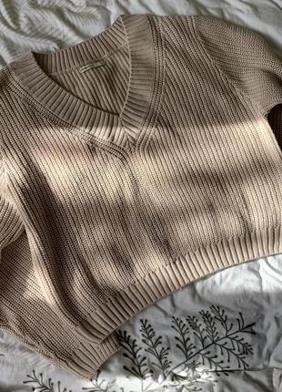 Молочний светр/ светр з вирізом хаус/ house