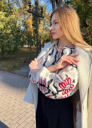 Вышиванка женская, украшена вышивкой, женская вышиванка, рубашка с вышивкой, вышитая рубашка, рукава с цветами