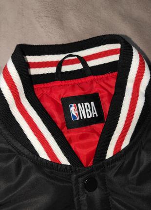 Нейлоновий бомбер nba chicago bulls
оригінал4 фото