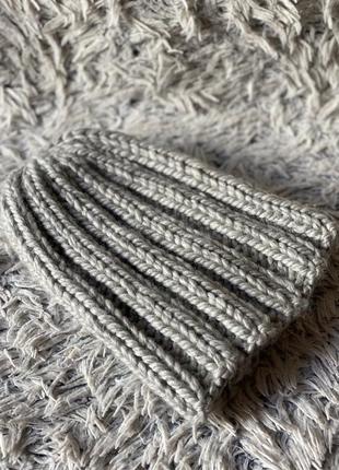 Вязаная зимняя шапка бини ручной работы теплая объёмная крупной вязки (в наличии)1 фото