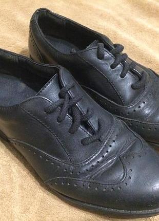 Clarks школьные кожаные туфли окфорды 21.5-22 см