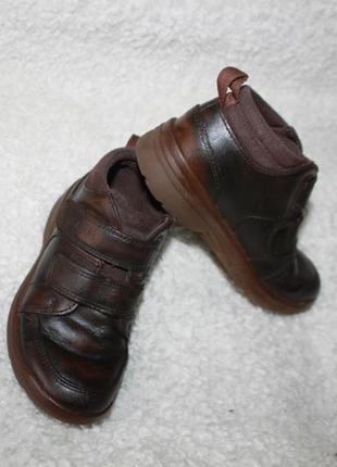 Кожаные ботиночки фирмы clarks размер 26 по стельке 17 см.