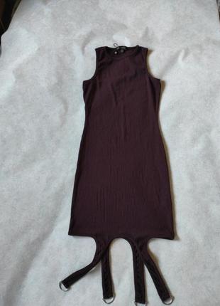 Оригинальное платье джерси в рубчик с подвязками( без застежеу, с металлическими петлями)