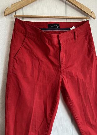 Красные брюки брюки джинсы4 фото
