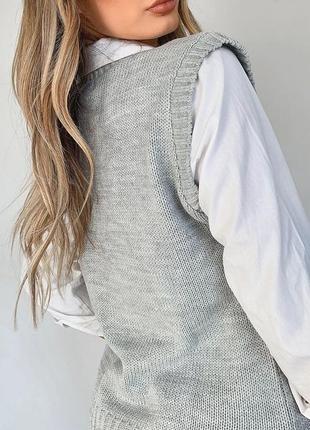 Серый пуловер без рукавов трикотажный удлинённый жилет вязанная жилетка8 фото