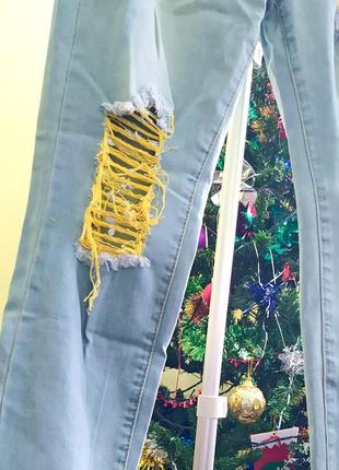 Shein. товар привезений із англійської. джинси скіні з жовтими порізами.6 фото