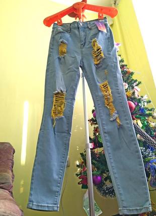 Shein. товар привезен из англии. джинсы скини с желтыми порезами.9 фото