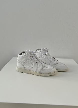 Кроссовки jordan 1 retro mid triple white