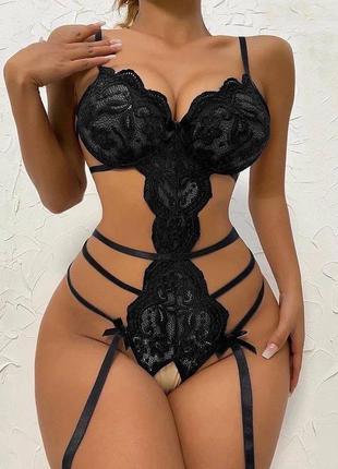 Кружевное боди с открытым доступом