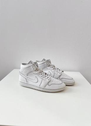 Кроссовки jordan 1 retro mid triple white