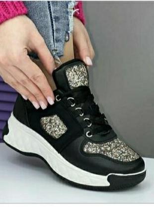 Жіночі кросівки на платформі