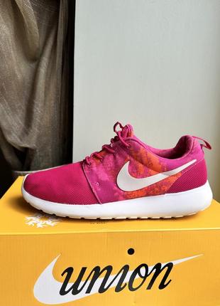 Кросівки nike, жіночі кросівки nike, рожеві кросівки nike, nike roshe