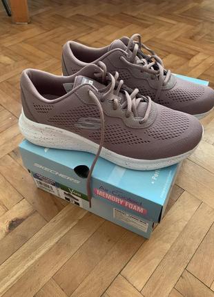 Skechers кросівки ідеальний стан, 39.5