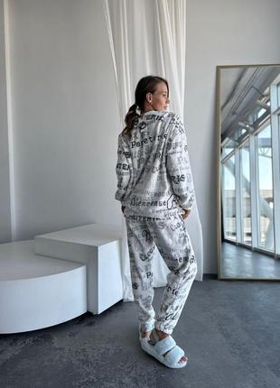 Махровая пижама с принтом свитшот кофта оверсайз брюки свободный комплект белый графитовый для дома для сна теплая плюшевая7 фото