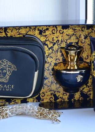 Набор versace, dylan blue pour femme, 100 мл+лосьон 100 мл+гель 100 мл+косметичка. оригинал.2 фото