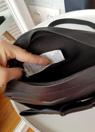 Маленькая вместительная сумочка на плечо miniso8 фото