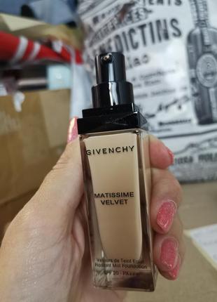 Givenchy matissime velvet fluid 01. тональний.